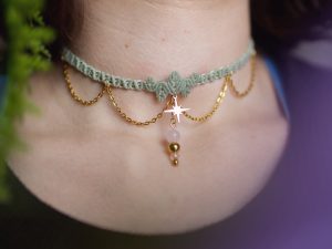 nymphéa ras de cou vert pastel avec perle de quartz rose