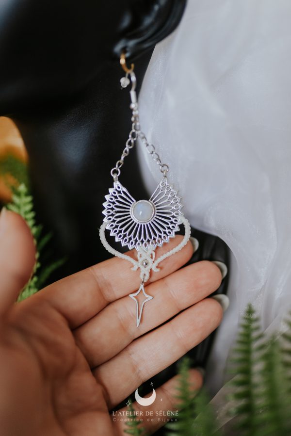 boucles d'oreilles étoile et mandala blanches et argentées