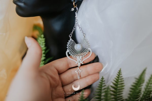 boucles d'oreilles étoile et mandala blanches et argentées