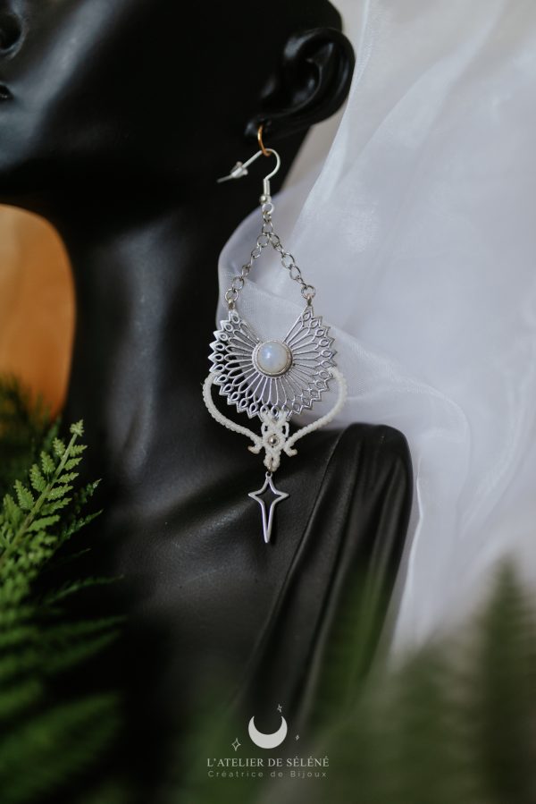 boucles d'oreilles étoile et mandala blanches et argentées