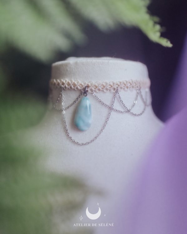 ras de cou beige avec pendentif upcyclé en larimar
