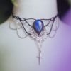 collier bleu orage et argenté avec une labradorite