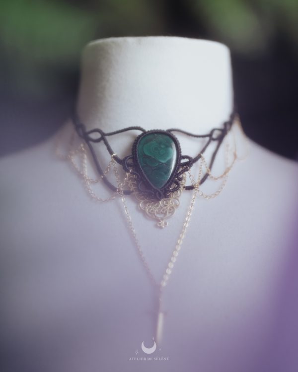 Collier avec une malachite