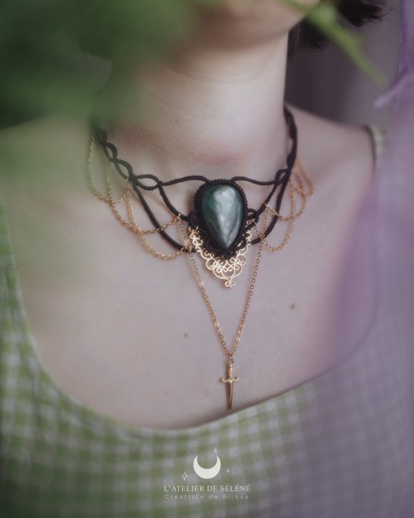 Collier avec une malachite