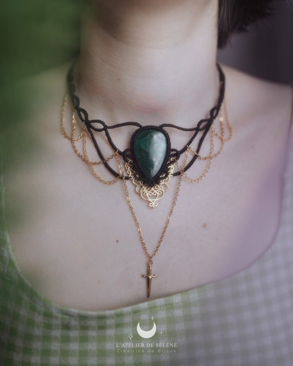 collier bleu orage et argenté avec une labradorite