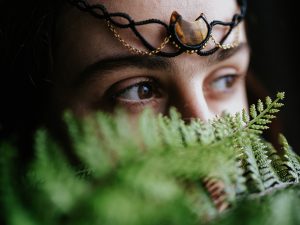 ♠ ras de cou ou tiare avec une œil de tigre lune