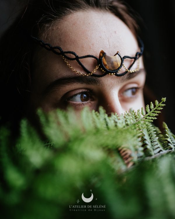 ♠ ras de cou ou tiare avec une œil de tigre lune