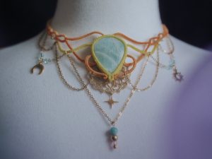 stella grand collier orange & jaune avec une amazonite