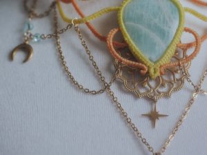 stella grand collier orange & jaune avec une amazonite