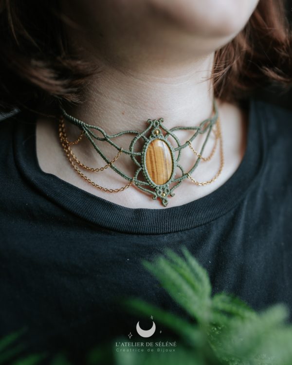 collier vert et doré avec oeil de tigre