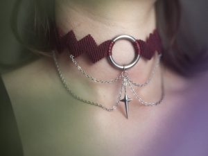 stormy choker bordeau et argenté