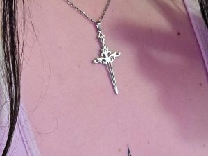collier pendentif épée doré ou argenté (grade b)