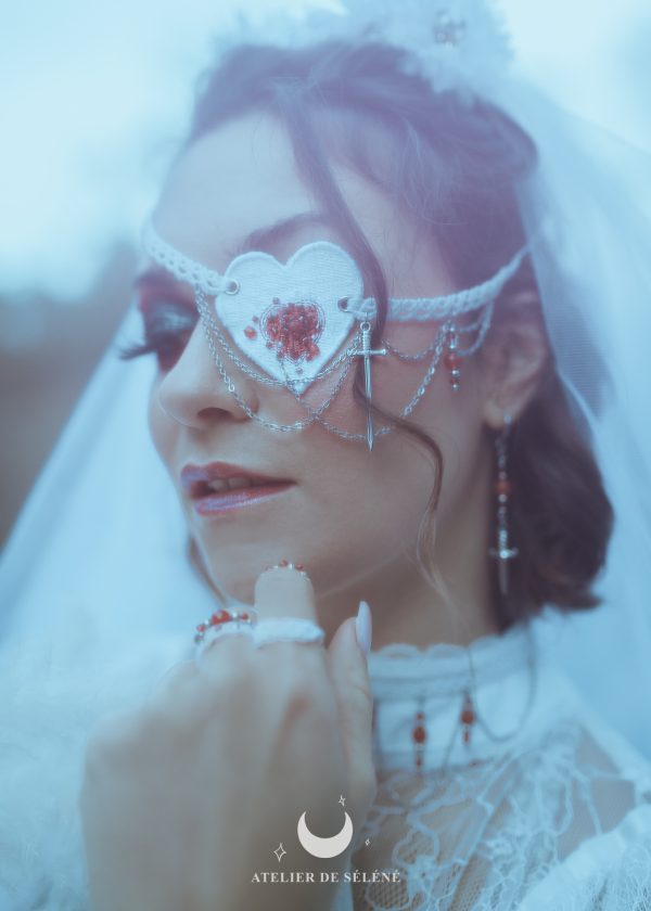 cache oeil blanc atelier de séléné x lynxina (oeil droit et oeil gauche)