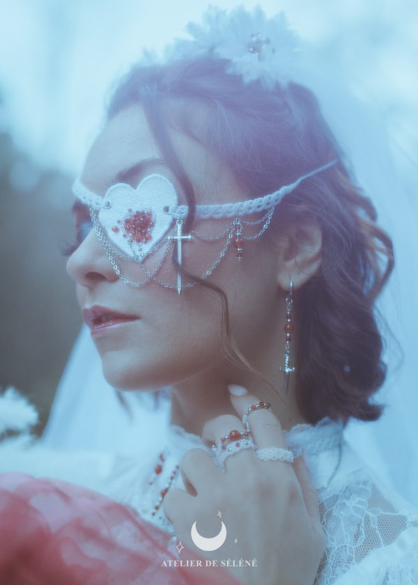 cache oeil blanc atelier de séléné x lynxina (oeil droit et oeil gauche)