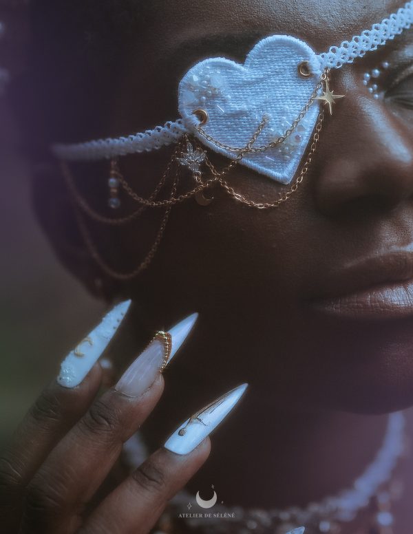 cache oeil blanc atelier de séléné x lynxina (oeil droit et oeil gauche)