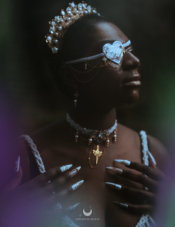 cache oeil blanc atelier de séléné x lynxina (oeil droit et oeil gauche)