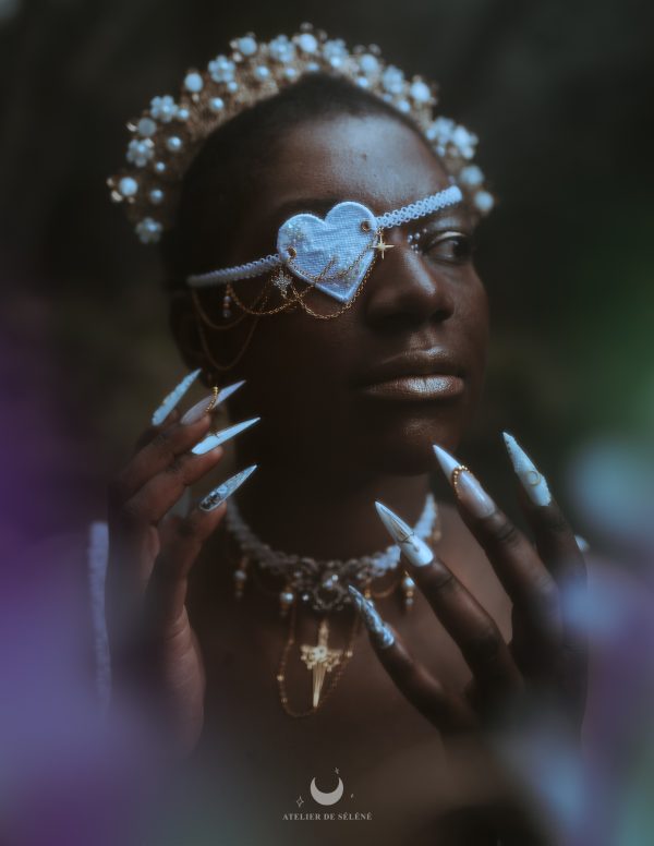 cache oeil blanc atelier de séléné x lynxina (oeil droit et oeil gauche)