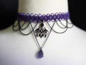 Ras de cou gothique noir et violet