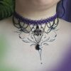 ras de cou gothique réglable violet avec des chaines noirs fait main par atelier de selene