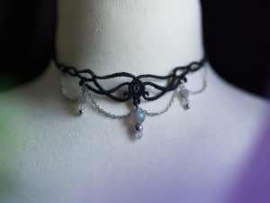 Ras de cou ornemental et perle de labradorite (ou diadème)
